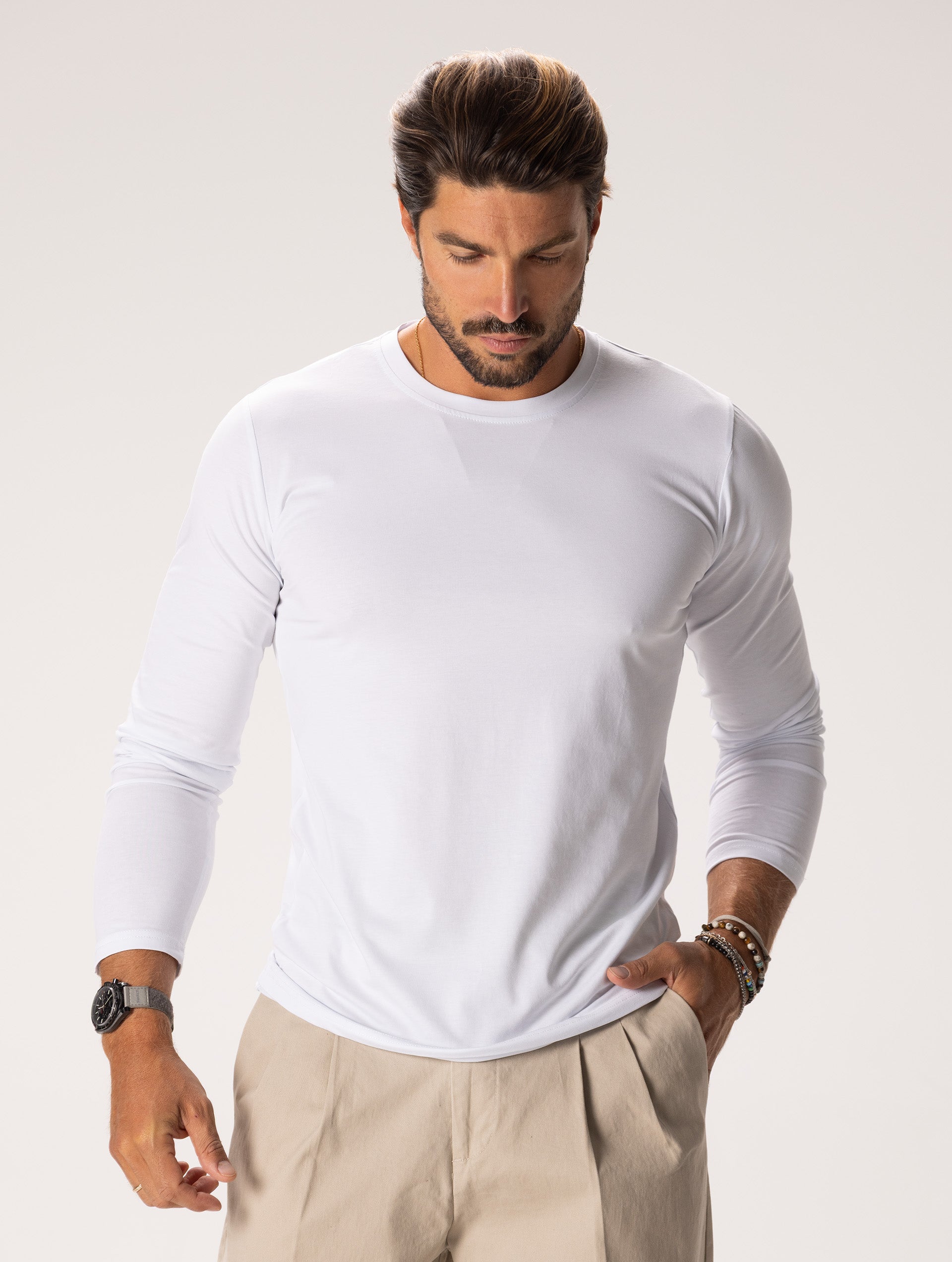 CHASE LONG T-SHIRT IN WHITE