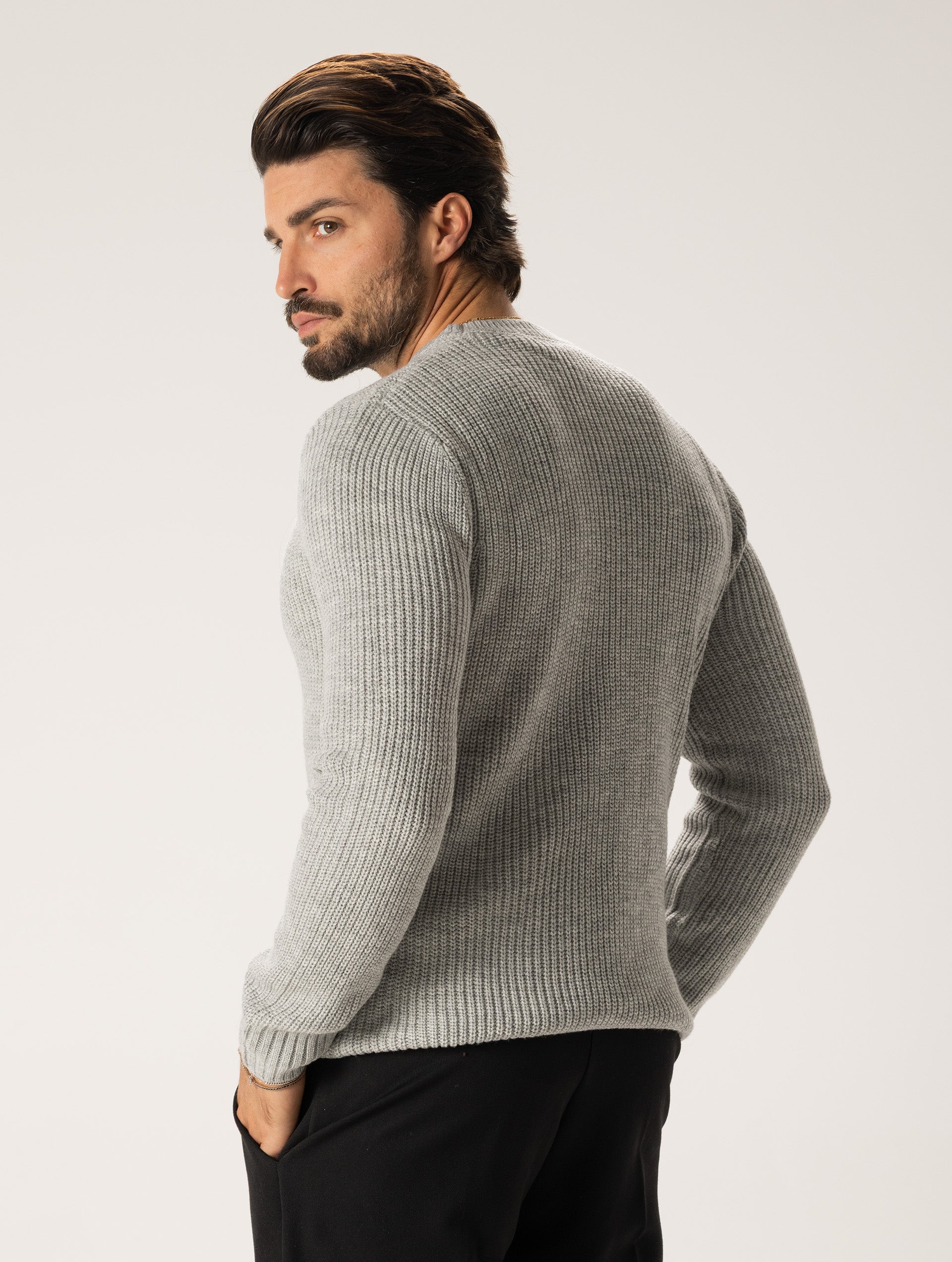 BOBBY CREWNECK SWEATER IN LIGHT GREY
