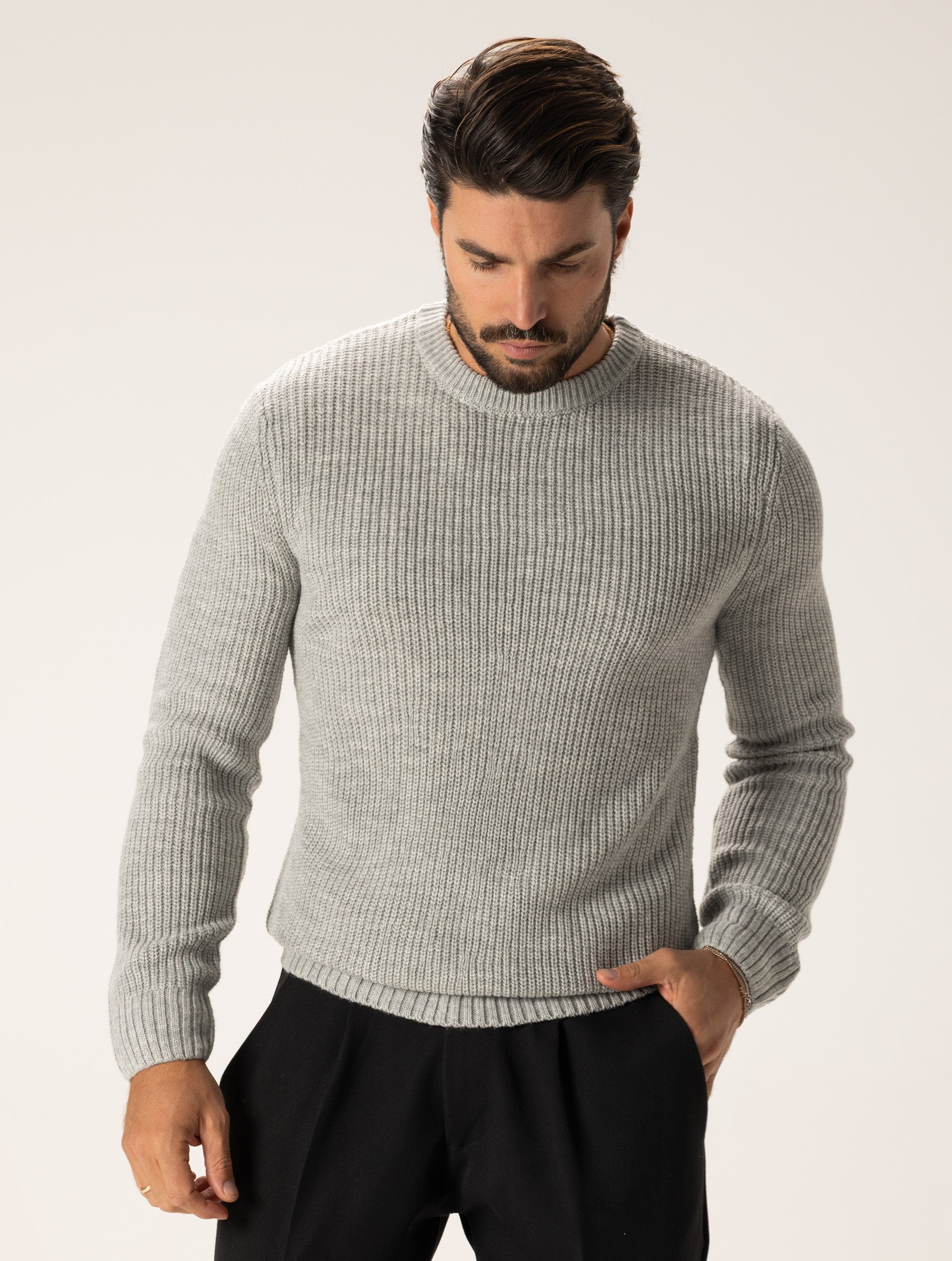 BOBBY CREWNECK SWEATER IN LIGHT GREY