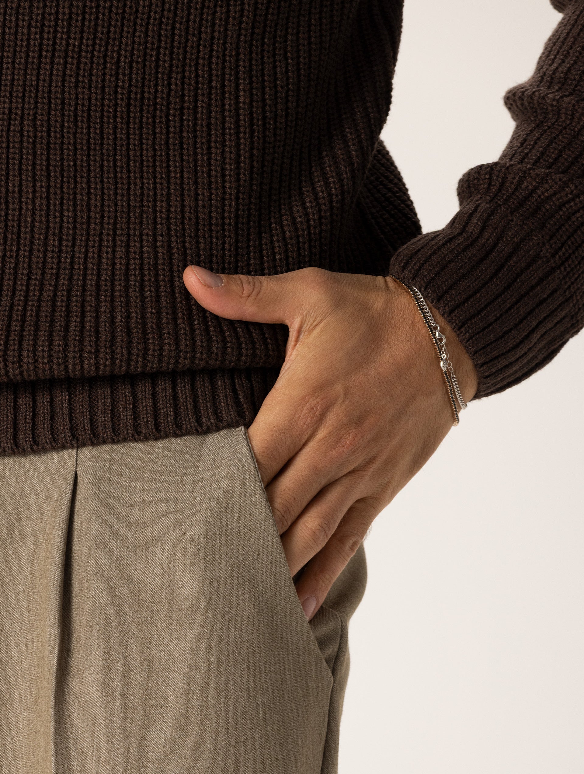 BOBBY CREWNECK SWEATER IN BROWN