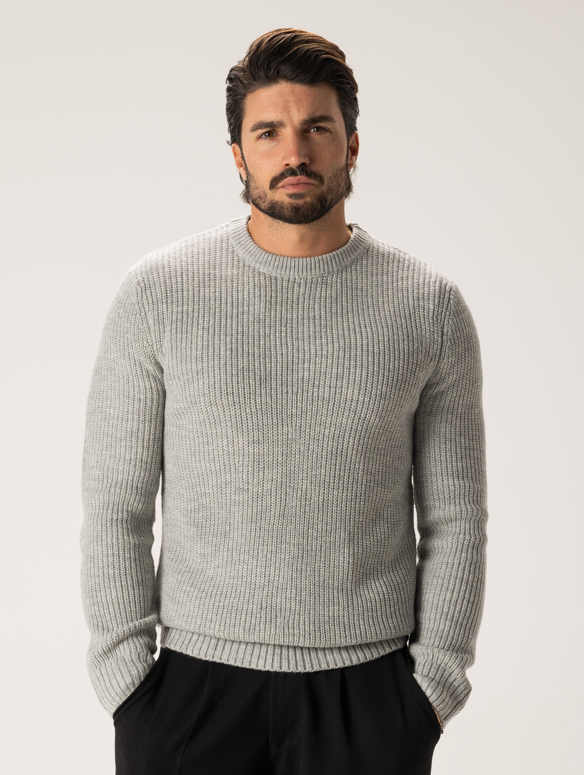 BOBBY CREWNECK SWEATER IN LIGHT GREY