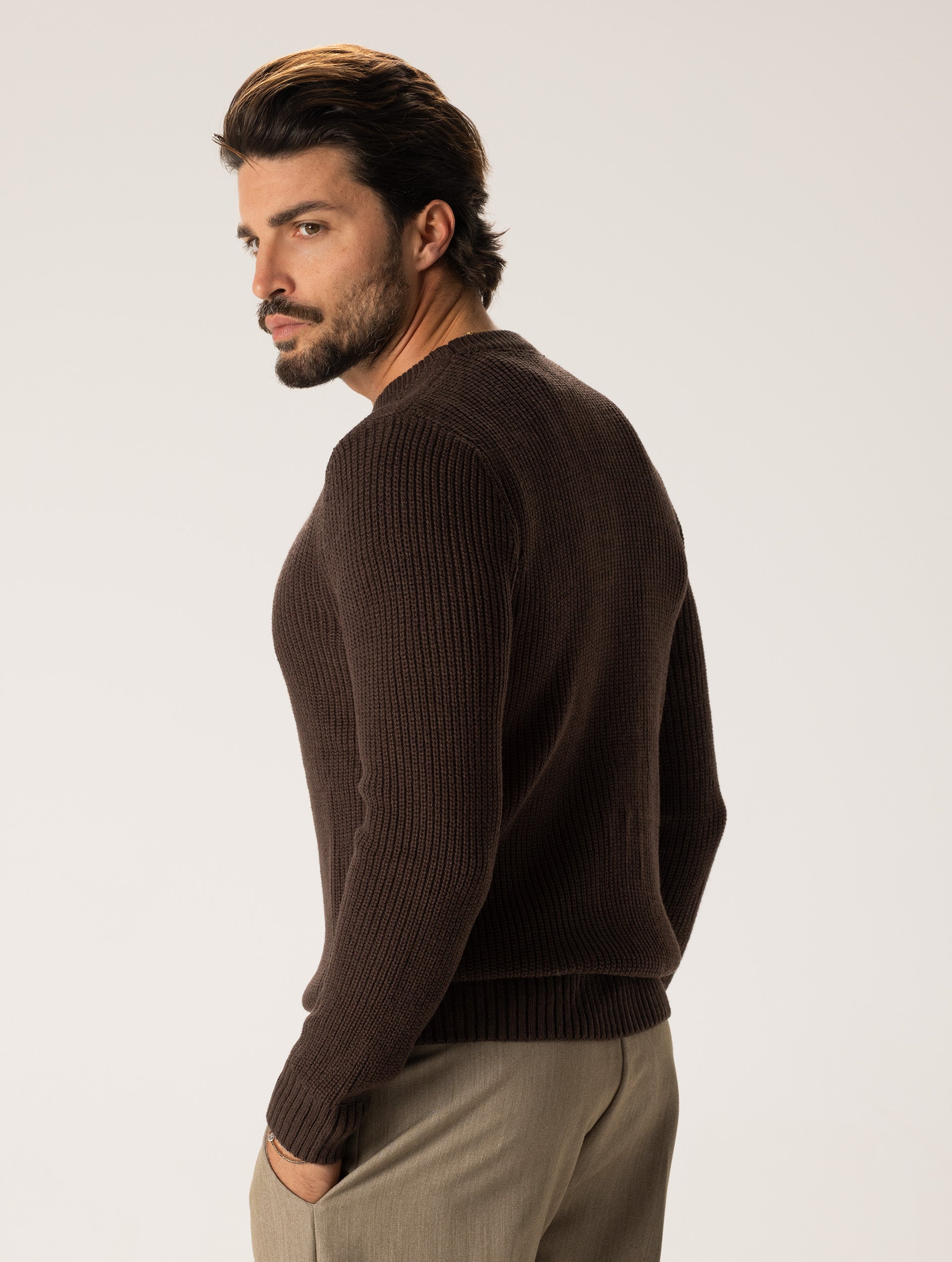 BOBBY CREWNECK SWEATER IN BROWN