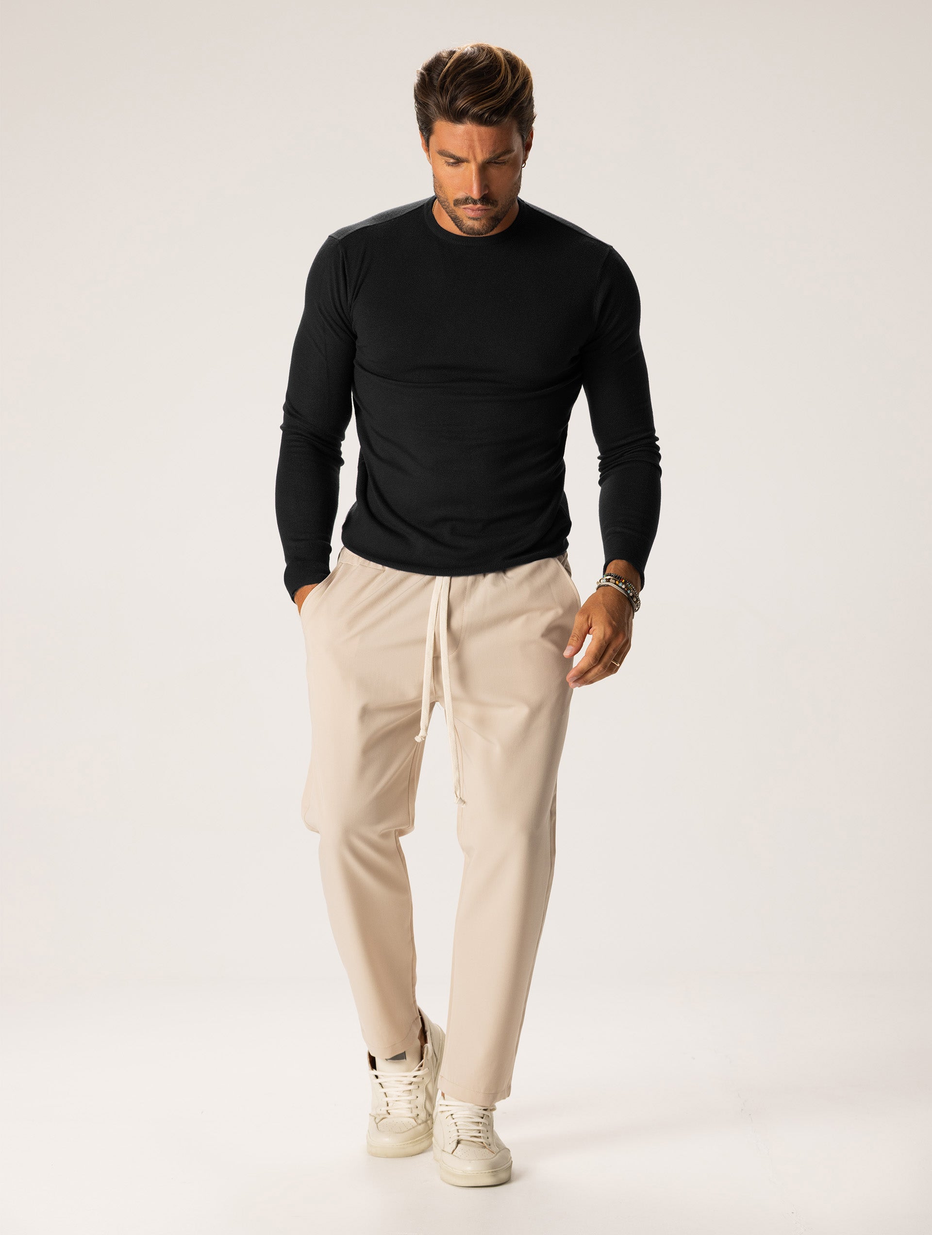 ALAN CREWNECK SWEATER IN BLACK